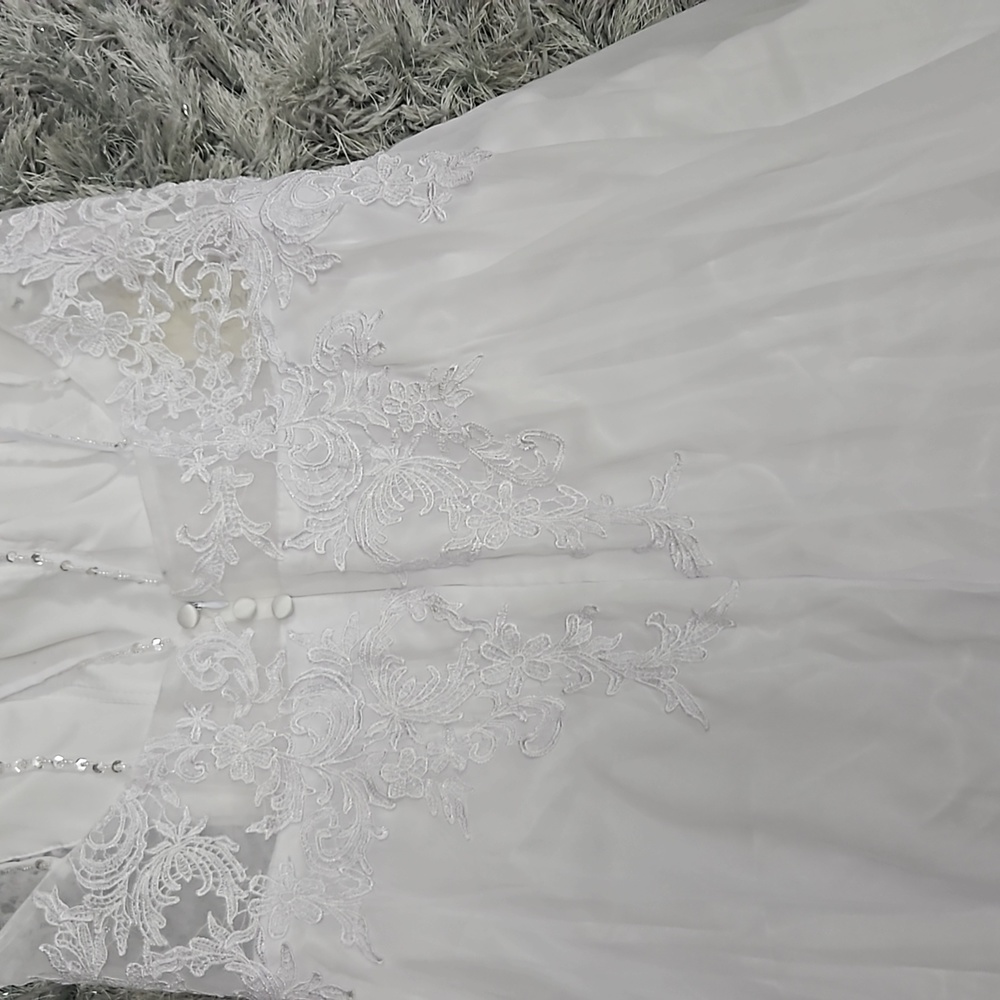 New Gorgeous Wedding Gown - Picture 12 of 17